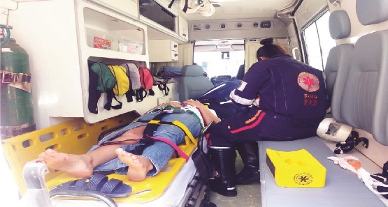 Mulher perde o controle da direção e sofre acidente na BR-364
