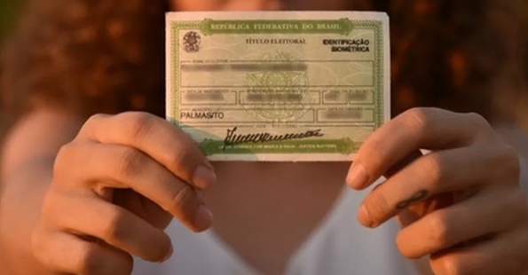 Prazo para tirar o título de eleitor para todos que tenham 16 anos até o dia da eleição vai até 4 de maio
