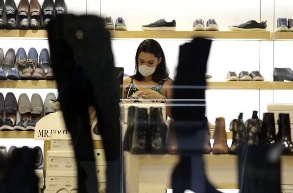 Entenda o cenário e o debate sobre a mudança de status de pandemia x endemia