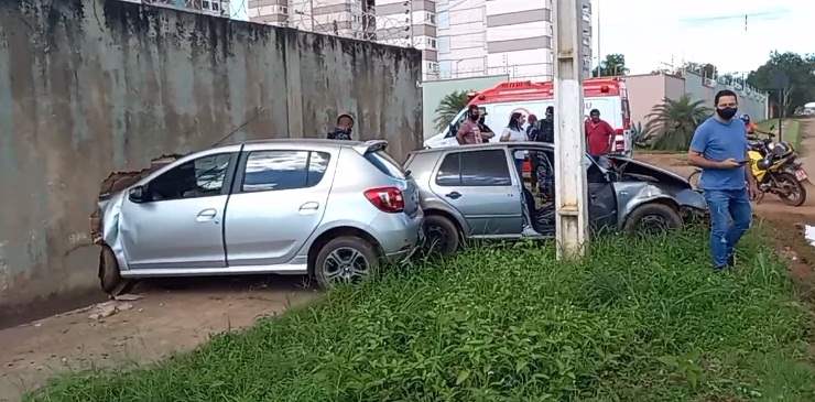 Criminosos roubam trabalhador e na fuga se envolvem em acidente 
