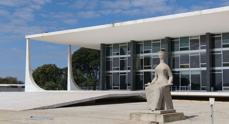 
STF forma maioria pela suspensão da lei do piso nacional da enfermagem