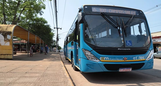 Idoso é preso após mostrar órgão genital em ônibus na capital 