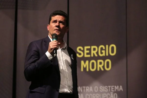 Moro é aconselhado a desistir de sua candidatura e buscar foro privilegiado como deputado