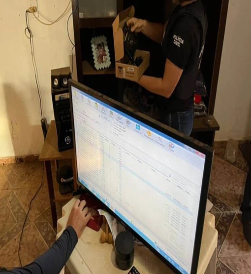 PC  deflagra operação contra pedofilia e prende homem em flagrante baixando vídeos
