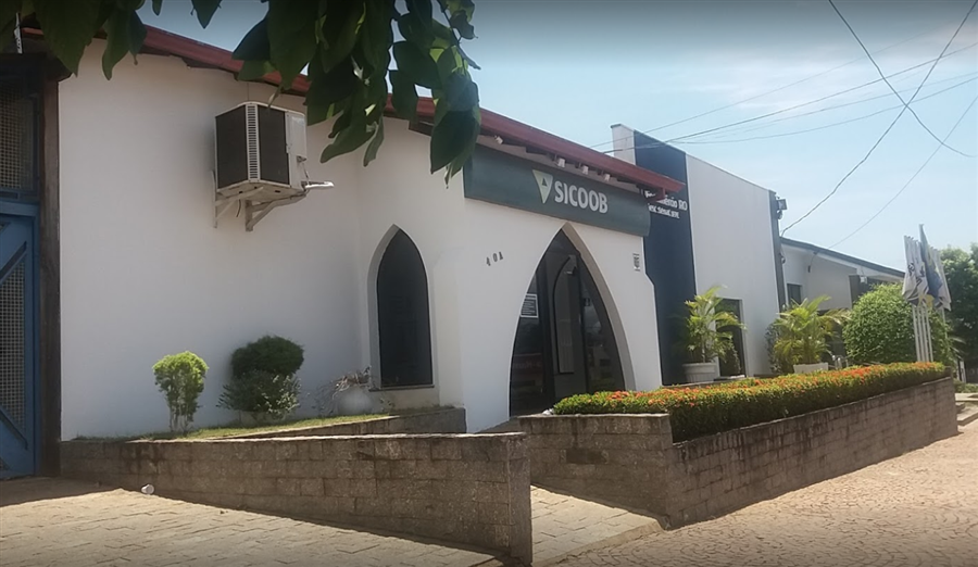 Ladrões roubam mais de R$ 30 mil na frente de banco na Capital