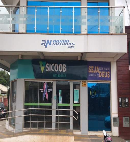 Criminosos são presos após intenso tiroteio na agência do SICOOB, na capital
