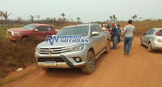 Quadrilha  rouba caminhonete, troca tiros com a polícia e se embrenha na mata