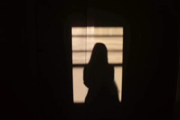 Idoso é preso ao sair de motel com menina de 12 anos em plena luz do dia