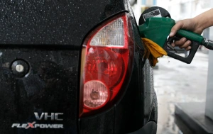 Gasolina subiu em 18 de 21 países do continente americano no 1º semestre; veja ranking