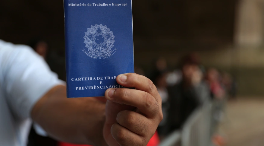 Governo anuncia medidas sobre home office, alimentação e corte de jornada e salário
