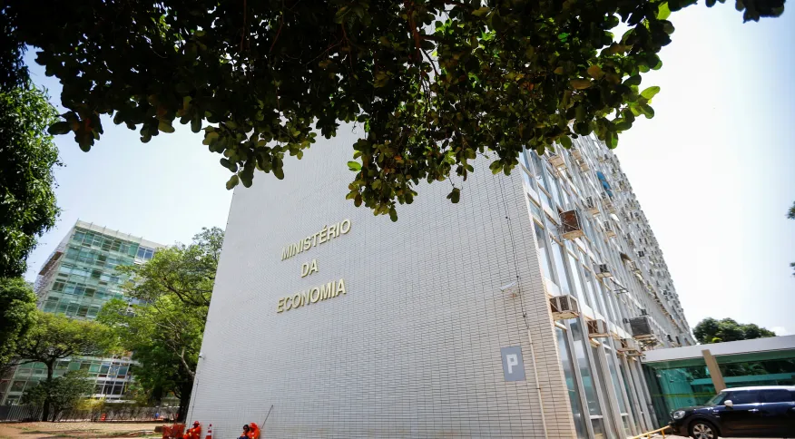 Governo deve editar terceiro decreto sobre IPI nesta semana para diminuir imposto
