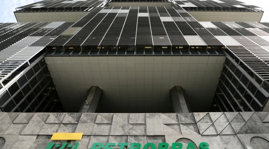 Presidente da Petrobras vai a Brasília um dia após troca no Ministério de Minas e Energia