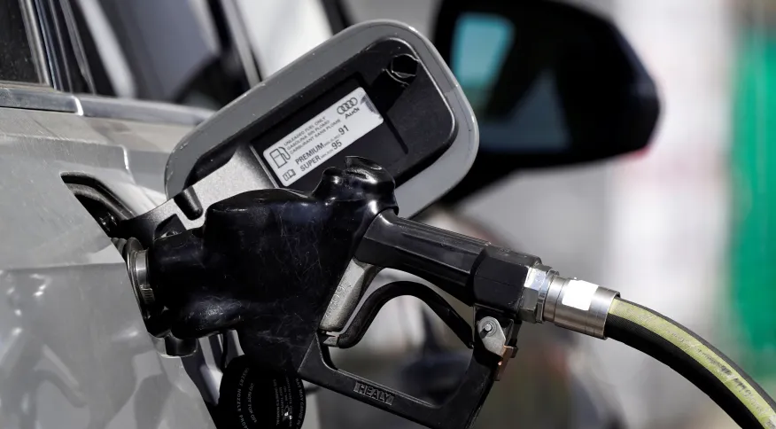Gasolina bate novo recorde e já custa R$ 8,59 o litro em alguns estados; gás também subiu