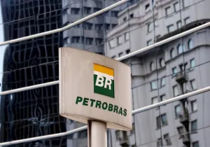 Petrobras anuncia aumento de 8,8% no preço do litro do diesel para distribuidoras
