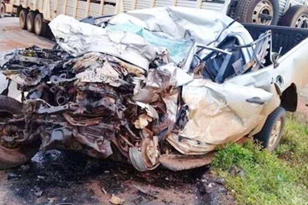 Técnico de segurança morre após bater de frente com carreta na BR-364