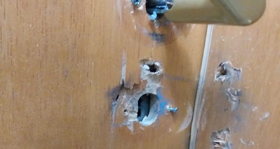 Bando invade residência e tenta matar rival a tiros na capital