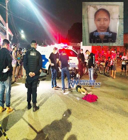 Mulher é morta com tiro no peito após tentar defender o marido de traficante na Capital
