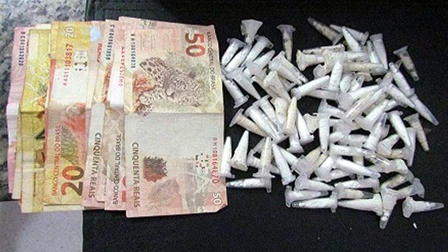 Denarc prende dupla acusada de vender droga no Boteco da Rainha 