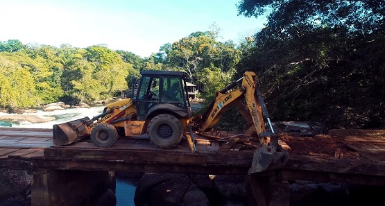 Ponte sobre o Rio Preto passa por reformas em Candeias do Jamari