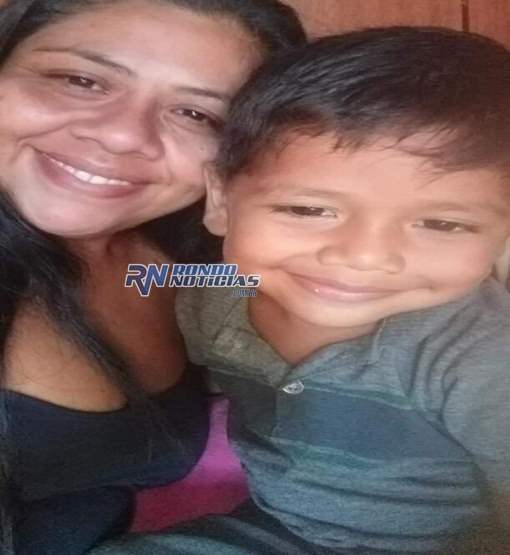 Motocicleta colide com bicicleta e mulher e criança morrem na hora na BR-319