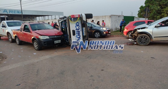 Acidente automobilístico envolvendo quatro veículos deixa mulher lesionada