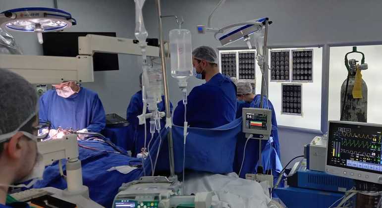 Retirada de tumor no cérebro devolve vida normal a jovem que teve epilepsia por quatro anos
