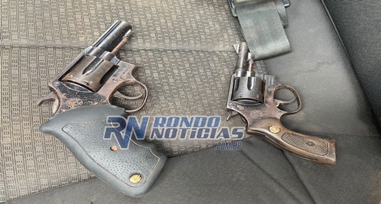 Bando é preso com armas em carro de aplicativo durante abordagem 