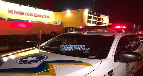 Mulher vai defender amiga de briga em bar e leva duas facadas 