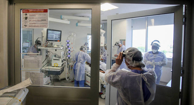 Covid-19 avança no Brasil e já representa 70% das internações por complicação respiratória

