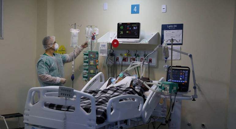 Brasil registra 943 mortes e mais de 164 mil novos casos diagnosticados em 24h