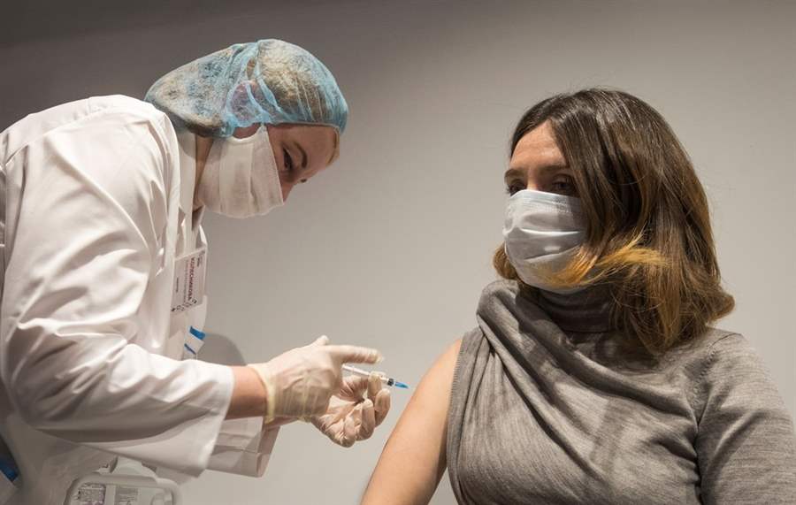 Anvisa cobra documentos e acesso completo aos testes da vacina Sputnik V
