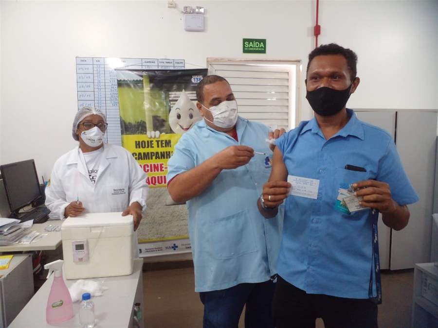 Trabalhadores do setor portuário são imunizados em Porto Velho
