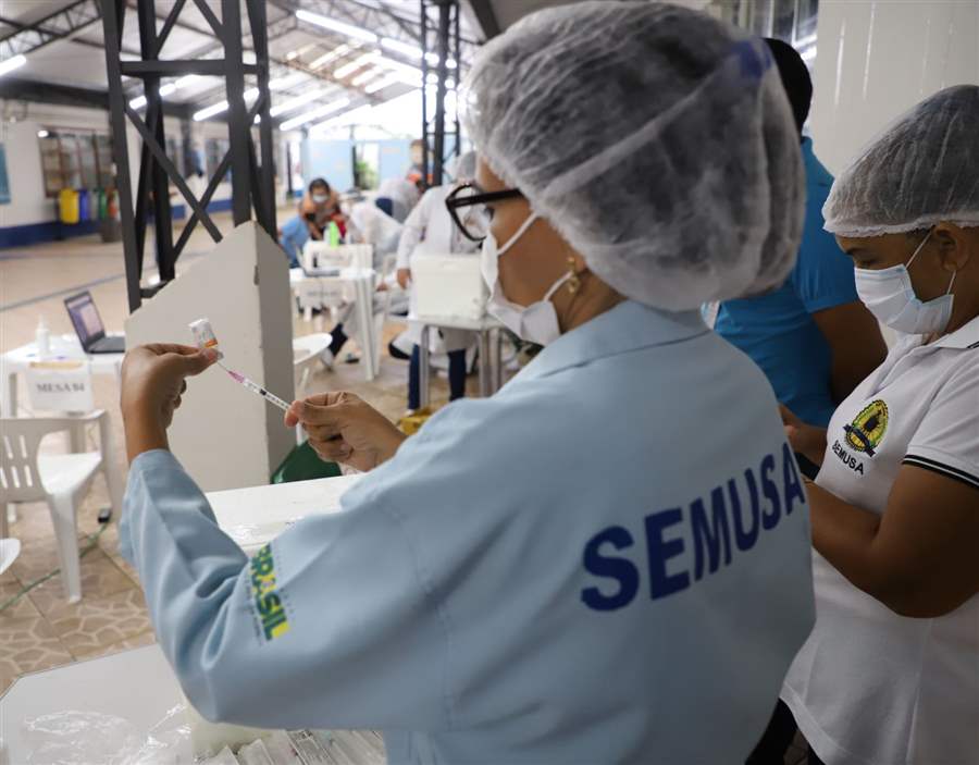 Agendamento para idosos acima de 65 anos encerra em menos de 3 horas
