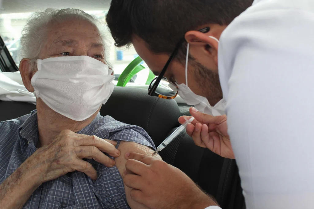 Pela primeira vez, Brasil aplica mais de 1 milhão de vacinas em 24 horas