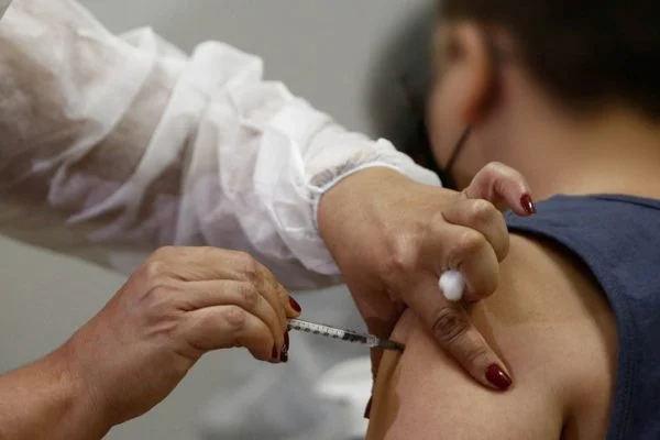 Em fevereiro, 21 milhões de brasileiros poderão tomar dose de reforço da covid-19