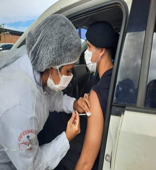 Profissionais de segurança começam a ser vacinados neste sábado 03, na capital