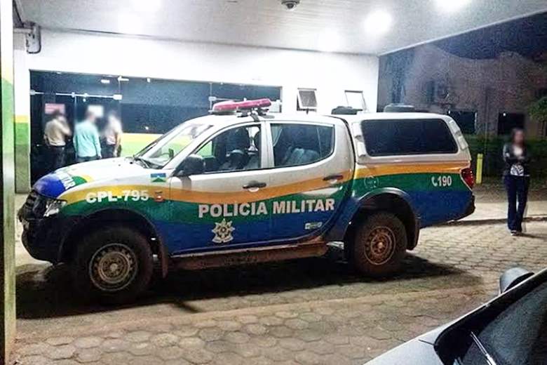 Mulher esfaqueia marido para se defender e acaba presa