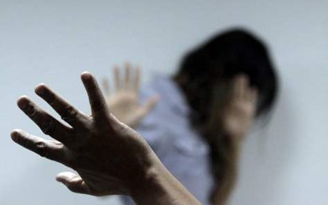 Jovem dá soco na mãe porque ela não quis liberar dinheiro para comprar droga