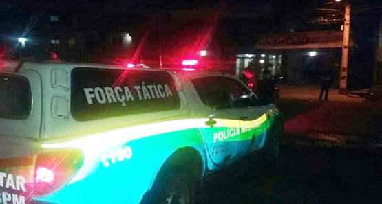Jovem é agredido por bandidos após reagir a assalto na capital