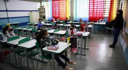 Volta às aulas com preços de materiais escolares em alta de até 1.000%