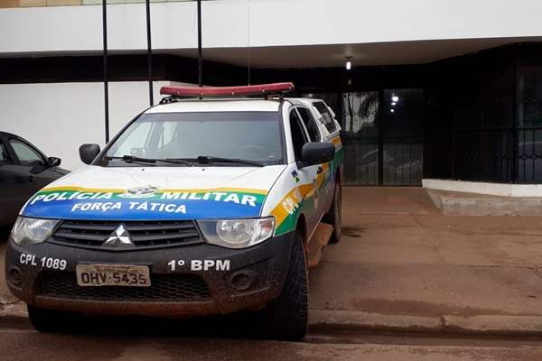 Homem agride esposa após dizer que ela faz 'péssimo trabalho'