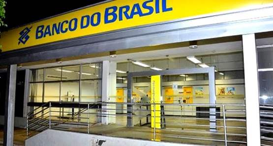 Criminoso que invadiu agência bancária para furtar acaba preso pela PM
