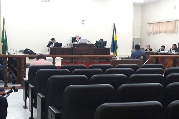 Jovem que matou mãe a facadas é condenado a 15 anos de prisão