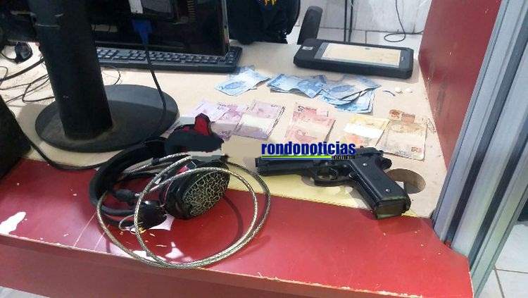 Dupla é presa após assaltar lan house na zona leste 