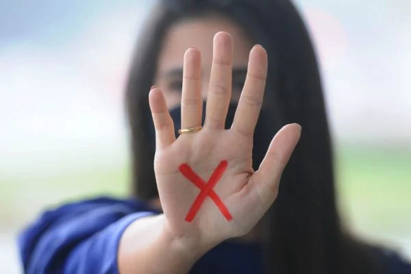 Motorista de app é preso acusado de estuprar adolescente de 16 anos durante corrida
