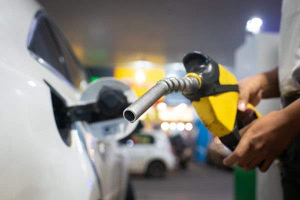 Petrobras reduz preço da gasolina pela primeira vez no ano