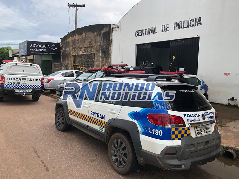 Bandidos fazem funcionário refém e roubam carro e R$ 3 mil reais