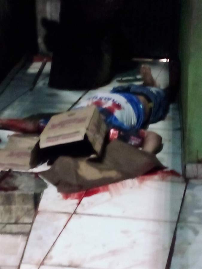 Assassinos invadem barzinho e homem é crivado de balas até a morte