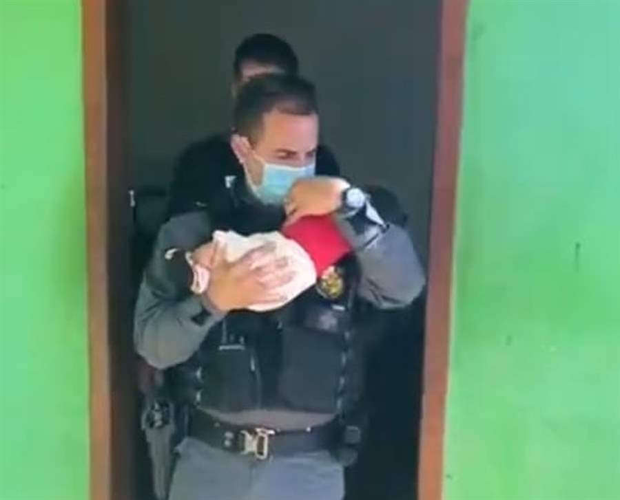 Mãe deixa bebê de 2 meses como ‘garantia’ em boca de fumo