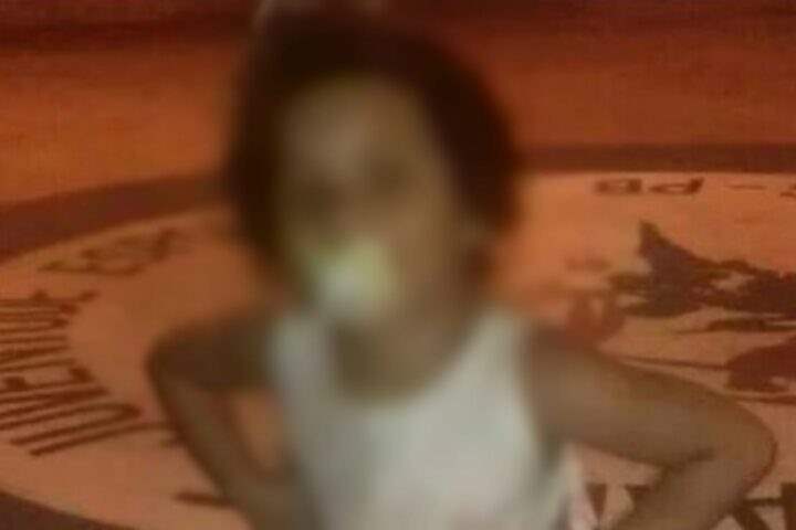 Criança de 3 anos é espancada até a morte após briga entre mãe e padrasto, segundo polícia